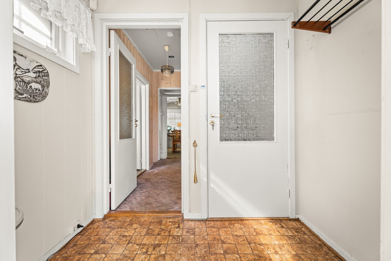Entré med inngang til både 1. - og 2. etasje. Galleribilde