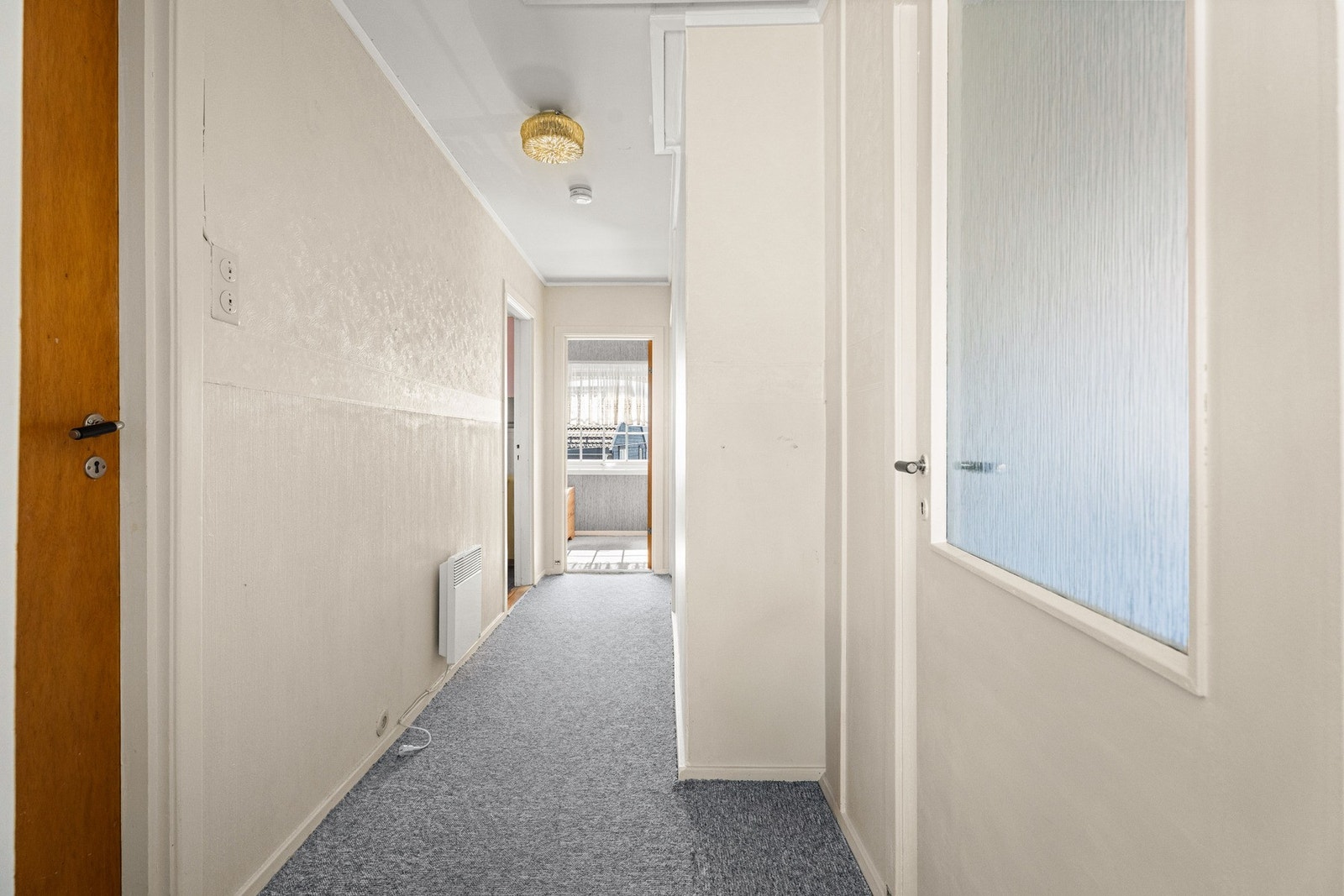 Gang i 2. etasje med tilknytning til alle rom. Galleribilde