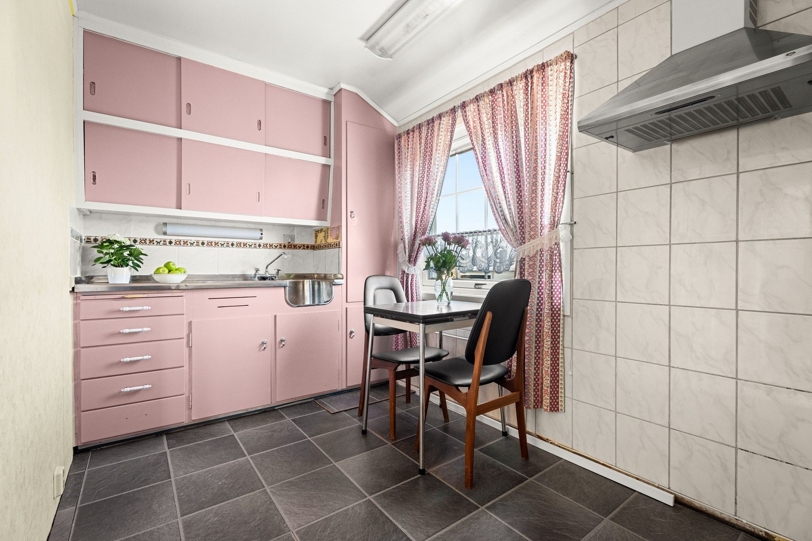 Kjøkken i 2. etasje som er klar for en oppgradering. Galleribilde