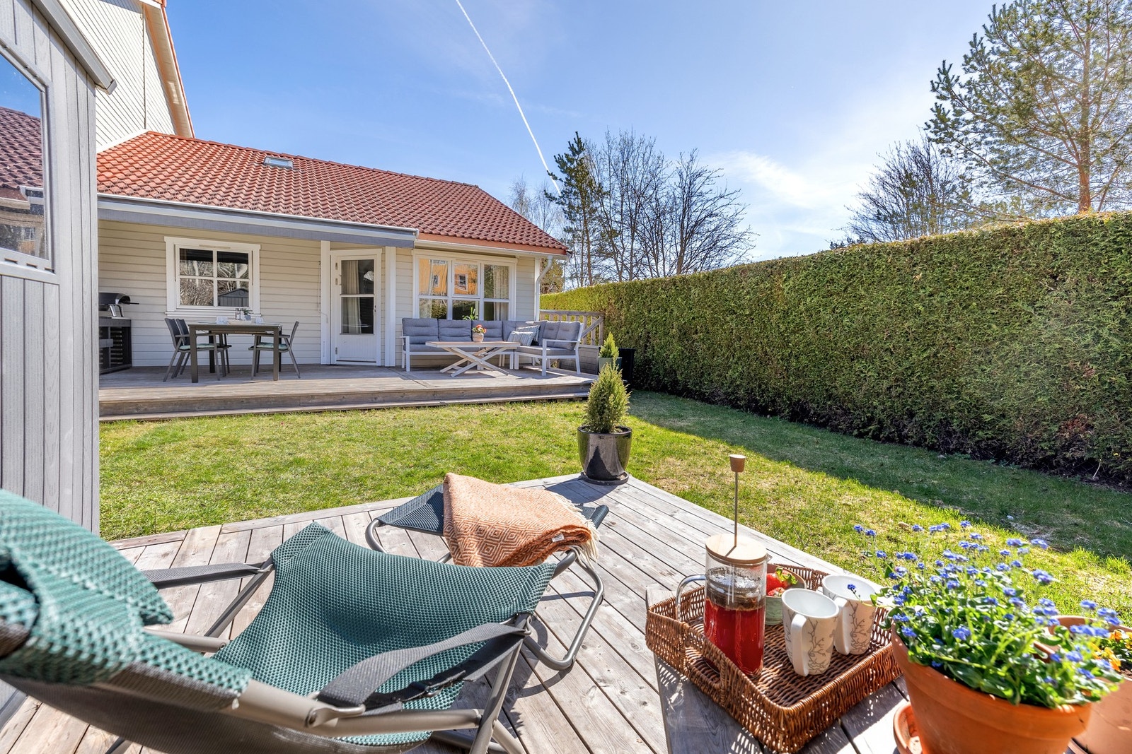 I hagen er det også en liten terrasse på ca. 7,5 kvm. Galleribilde