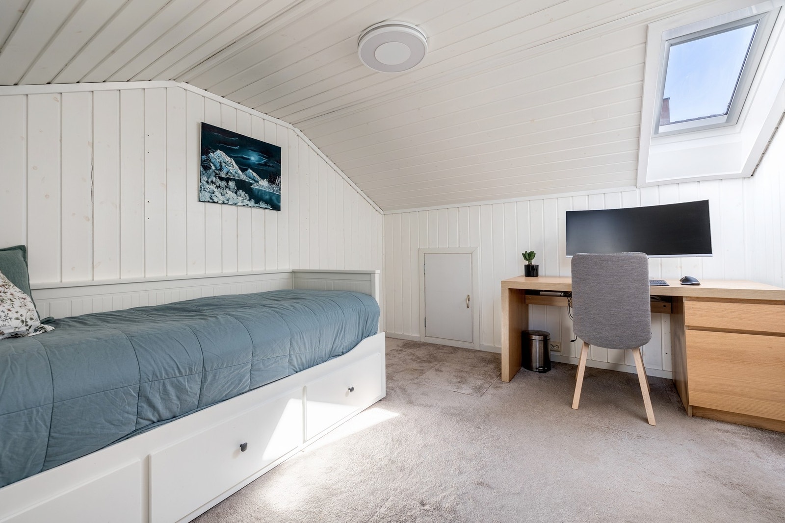 Det er også et soverom i loftetasjen. Galleribilde