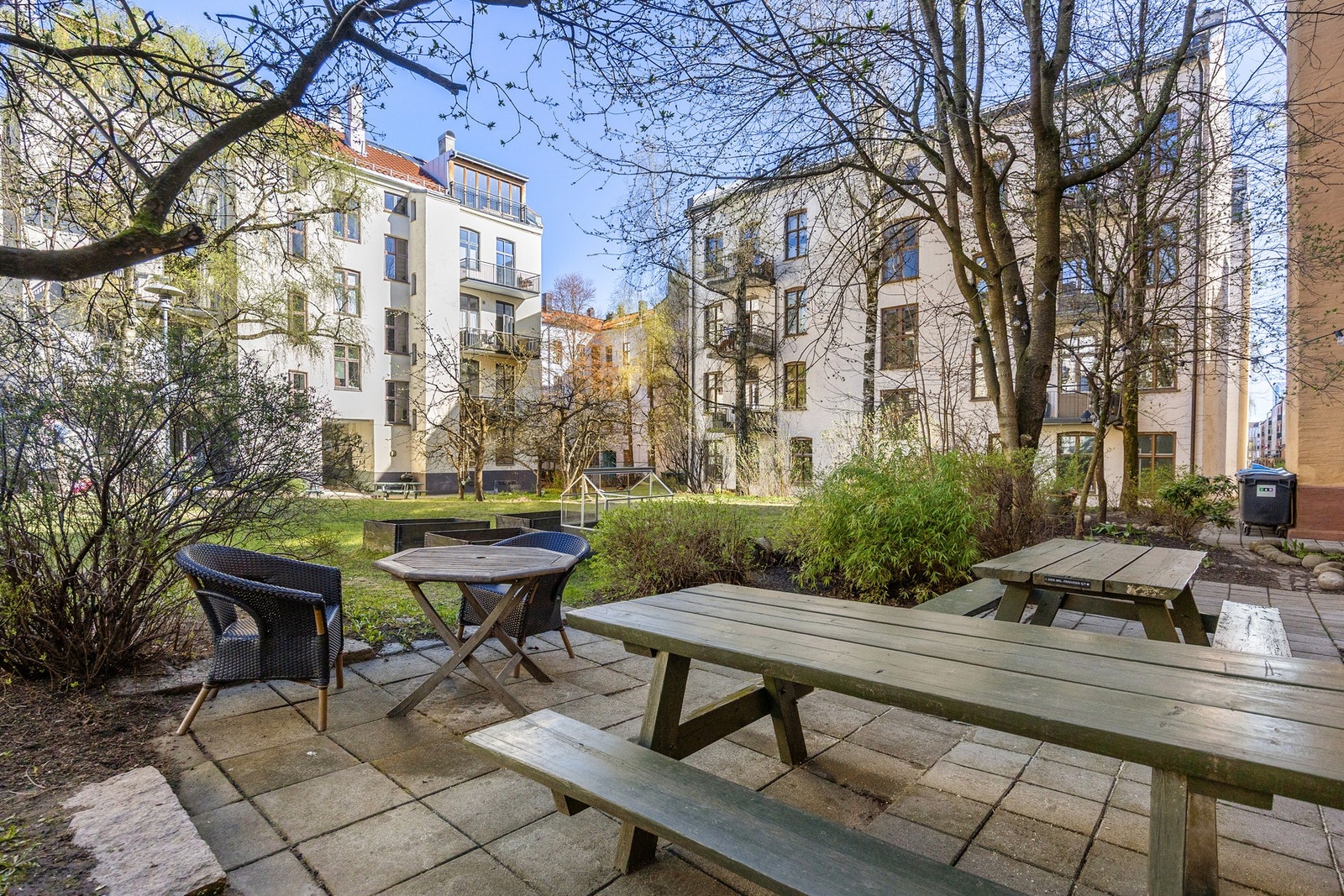 Her er det hyggelige soner for grilling, større sammenkomster, eller rolige sommerkvelder med venner og familie. Galleribilde