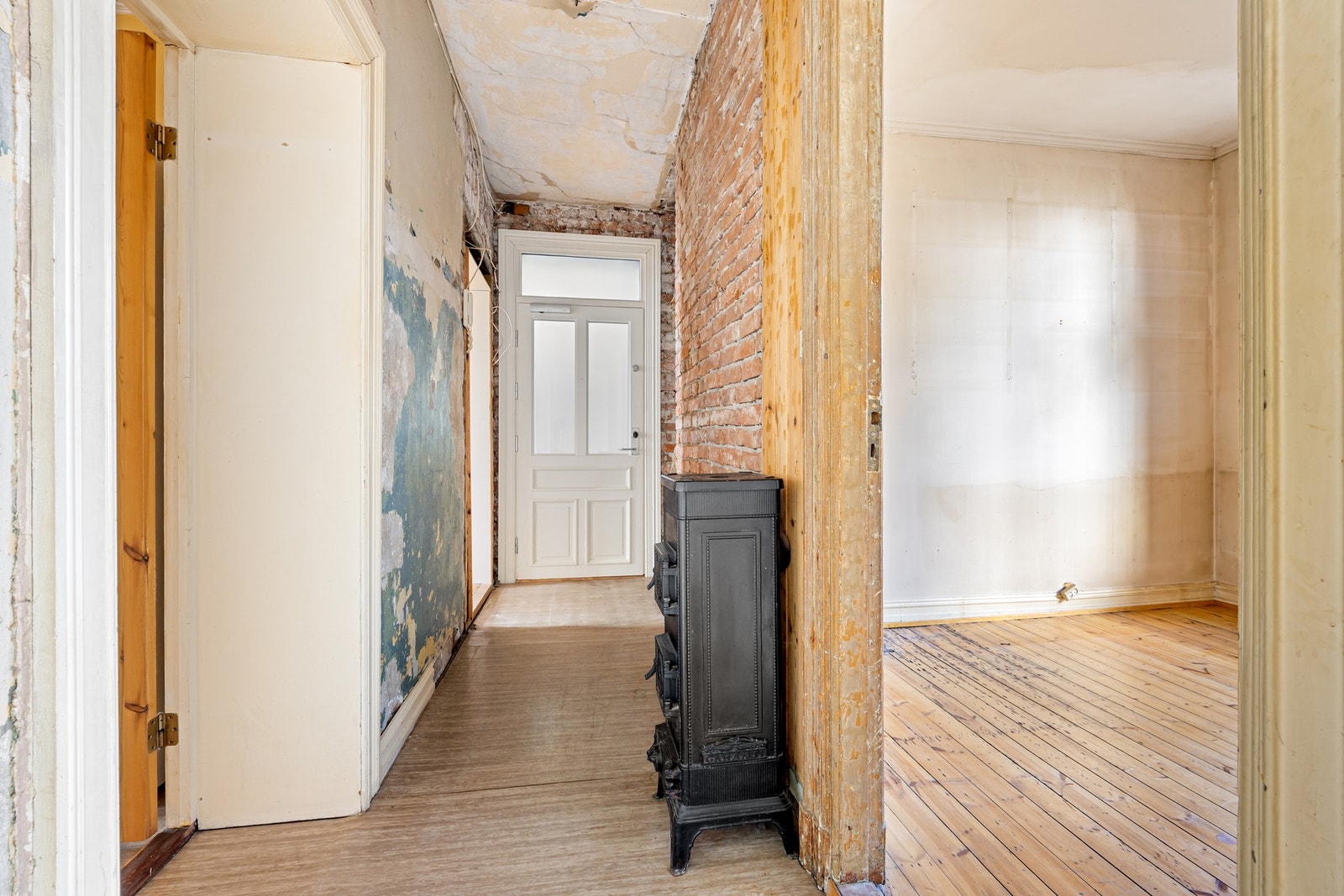 Entréen gir adkomst til flere av boligens rom. Galleribilde