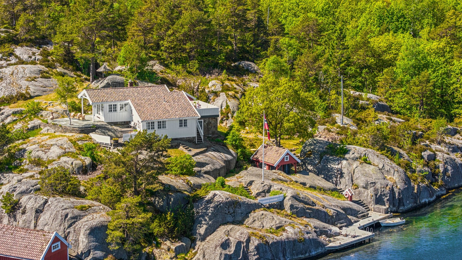 Dronebilde mot eiendommen Galleribilde