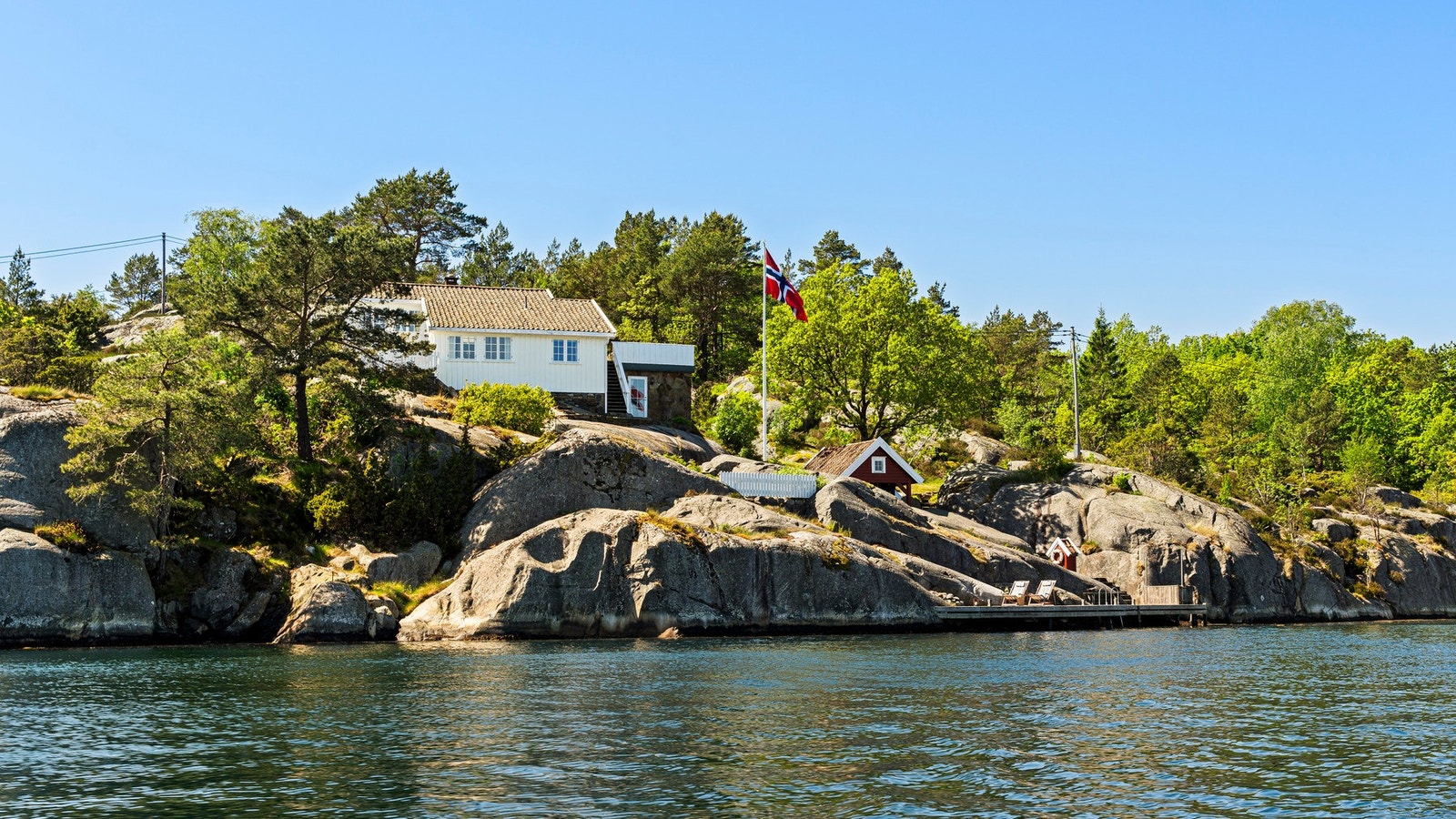 Hytten ligger nydelig til i Brekkestø Galleribilde