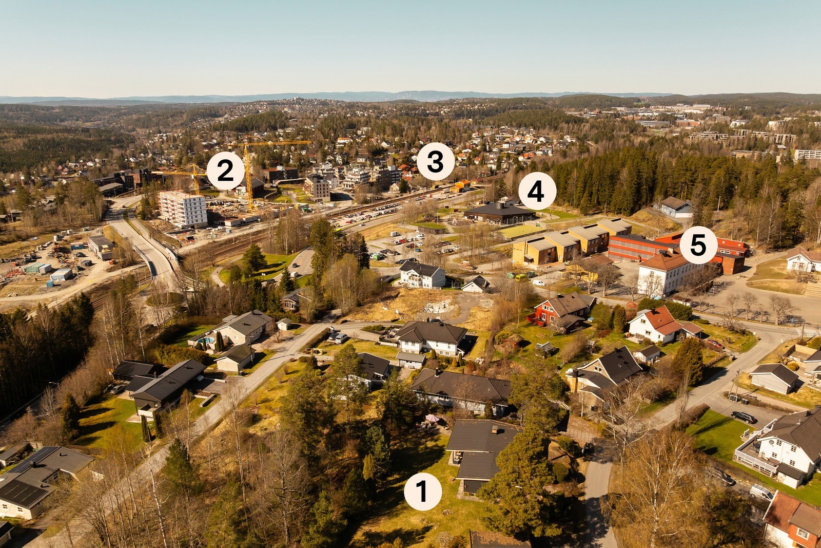 1: Bjerkehageveien 24 A 2: KIWI 3: Togstasjon 4: Barnehage 5: Barneskole Galleribilde