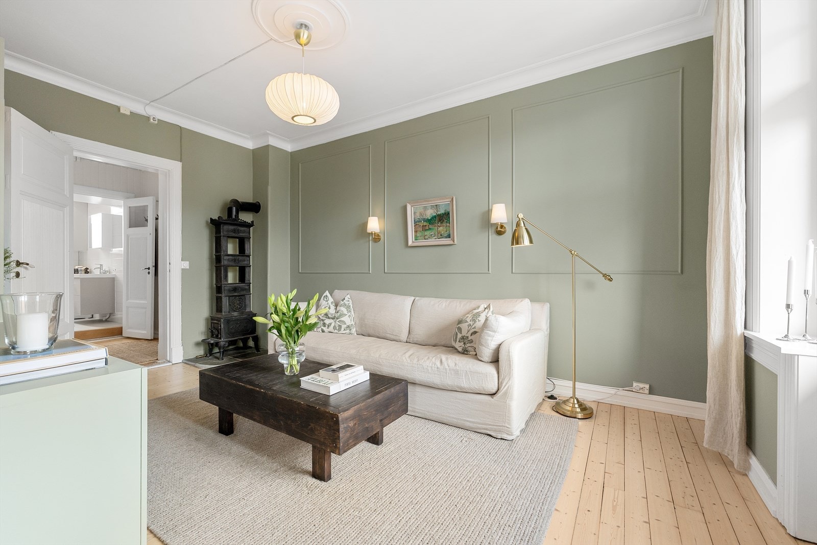 Boligen har vakre originale tregulv som gir et varmt og tidløst preg. Galleribilde