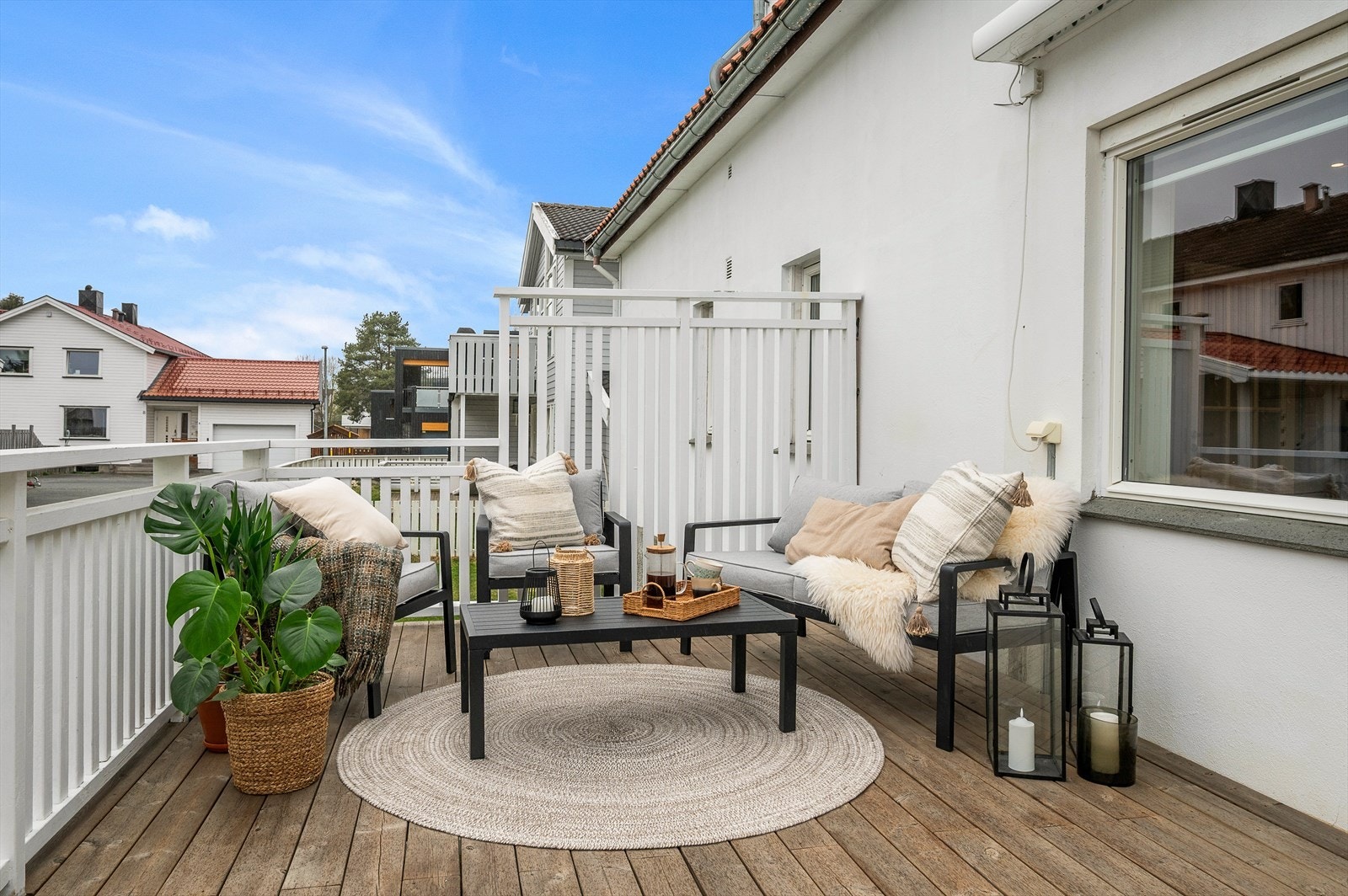 Her kan solen nytes fra ca. 09:00 til ca 22:00 sommerstid Galleribilde