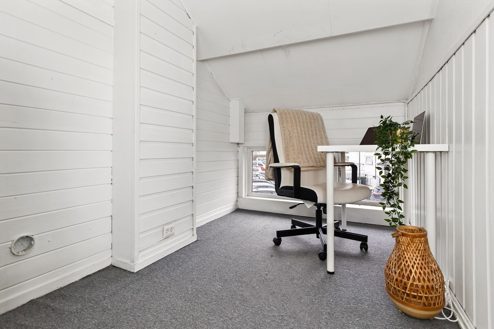 Via halvplan er det ekstra areal som leder videre til loftet, som er innredet (ikke omsøkt/godkjent). Galleribilde