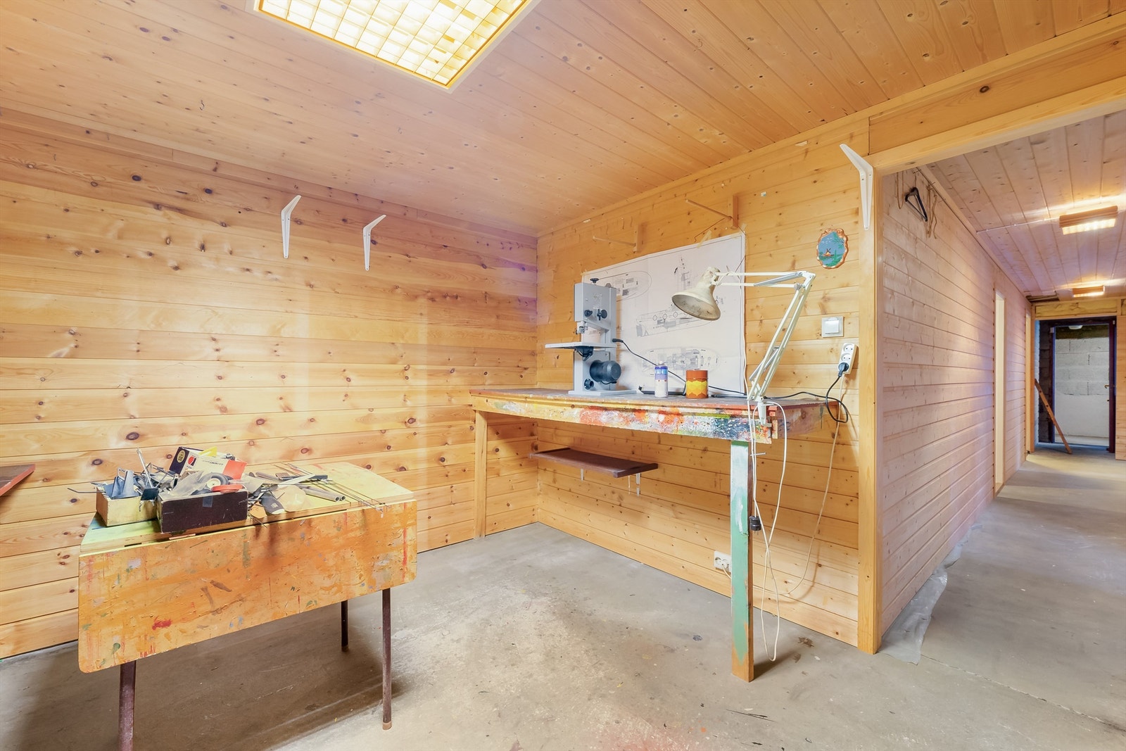 Verksted i kjeller. Galleribilde