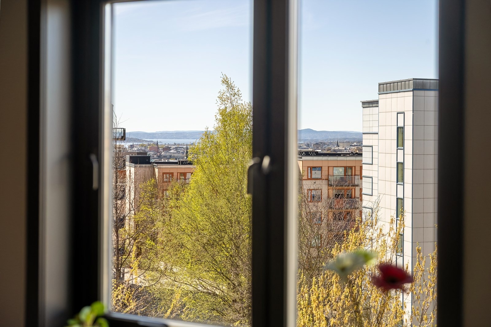 Leiligheten ligger fint til i byggets 5. etasje. Galleribilde