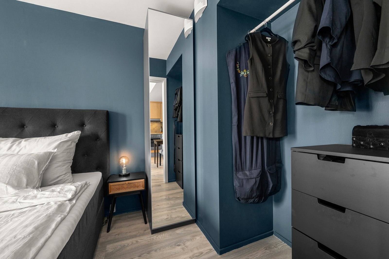 og gode muligheter for garderobeløsning Galleribilde