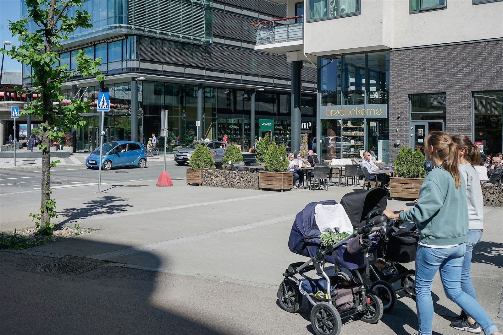 Karenslyst allé med mange butikker med 5 minutters gangavstand fra boligen Galleribilde