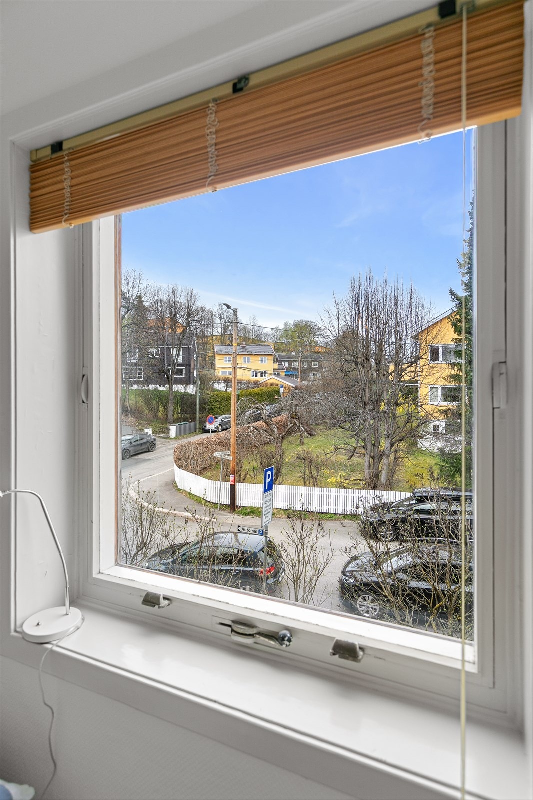 Hyggelig utsyn fra soverommet Galleribilde