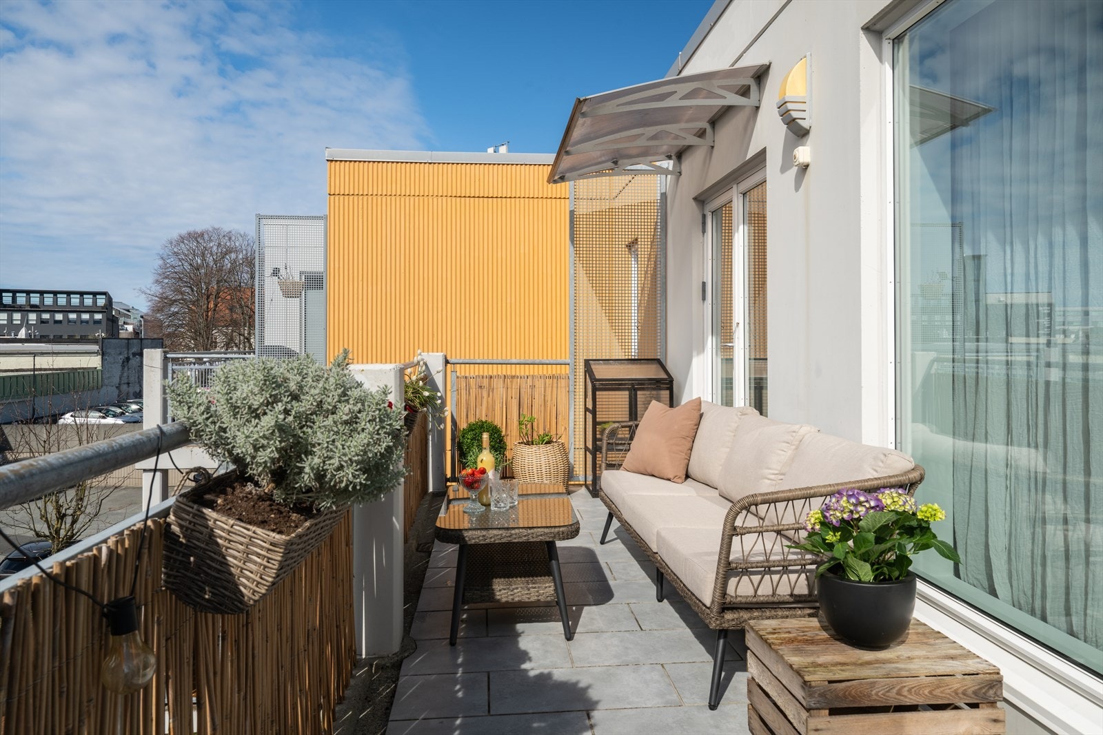 Dette er et perfekt sted å nyte morgenkaffen, lese en god bok eller tilbringe rolige sommerkvelder i frisk luft. Galleribilde