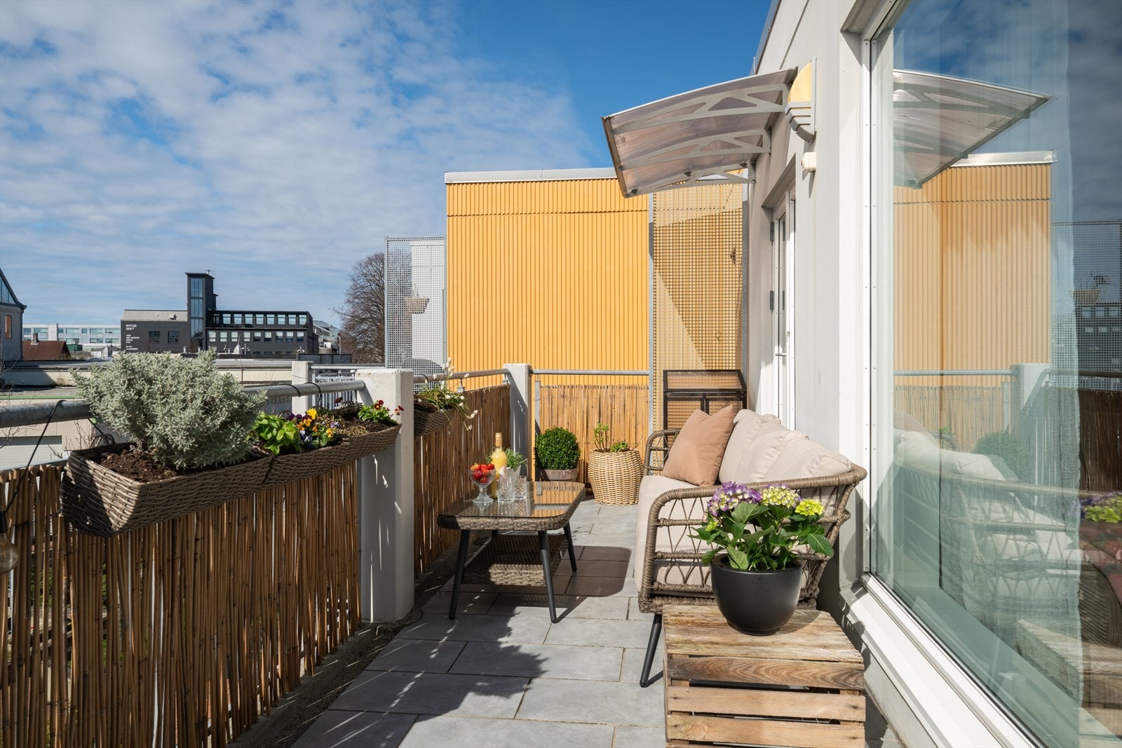 Fra stuen har du direkte utgang til en flott balkong på 12 kvm. Galleribilde
