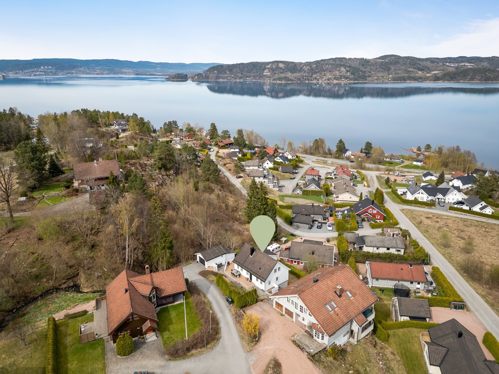 Barnevennlig boligområde i rolige omgivelser (grenser mot skogsarealer). Galleribilde