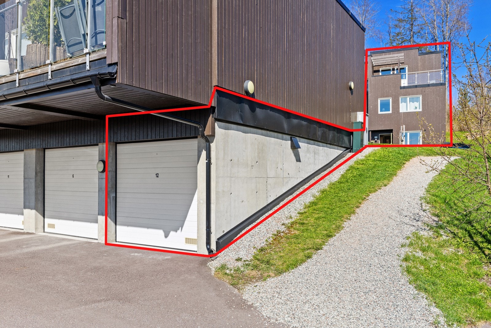 Lettvint kobling mellom garasje og bolig. Galleribilde