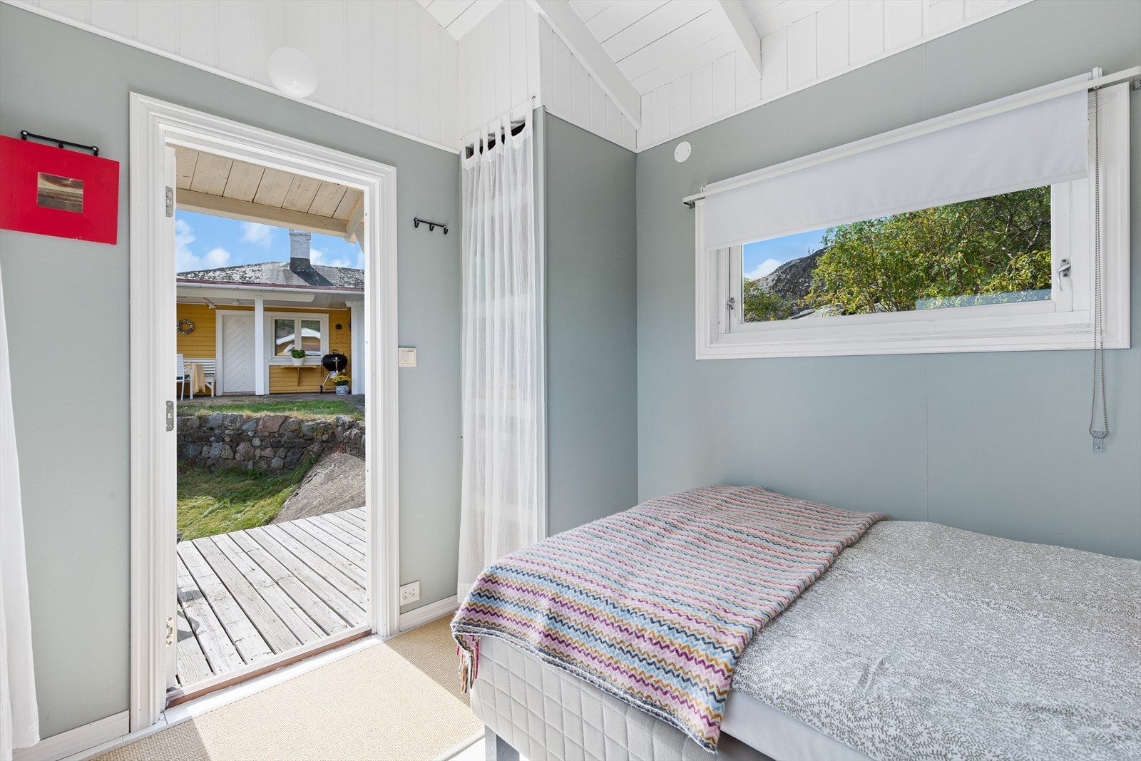 Det er oppbevaringsplass i to plassbygde skap og på en liten hems i annekset. Galleribilde