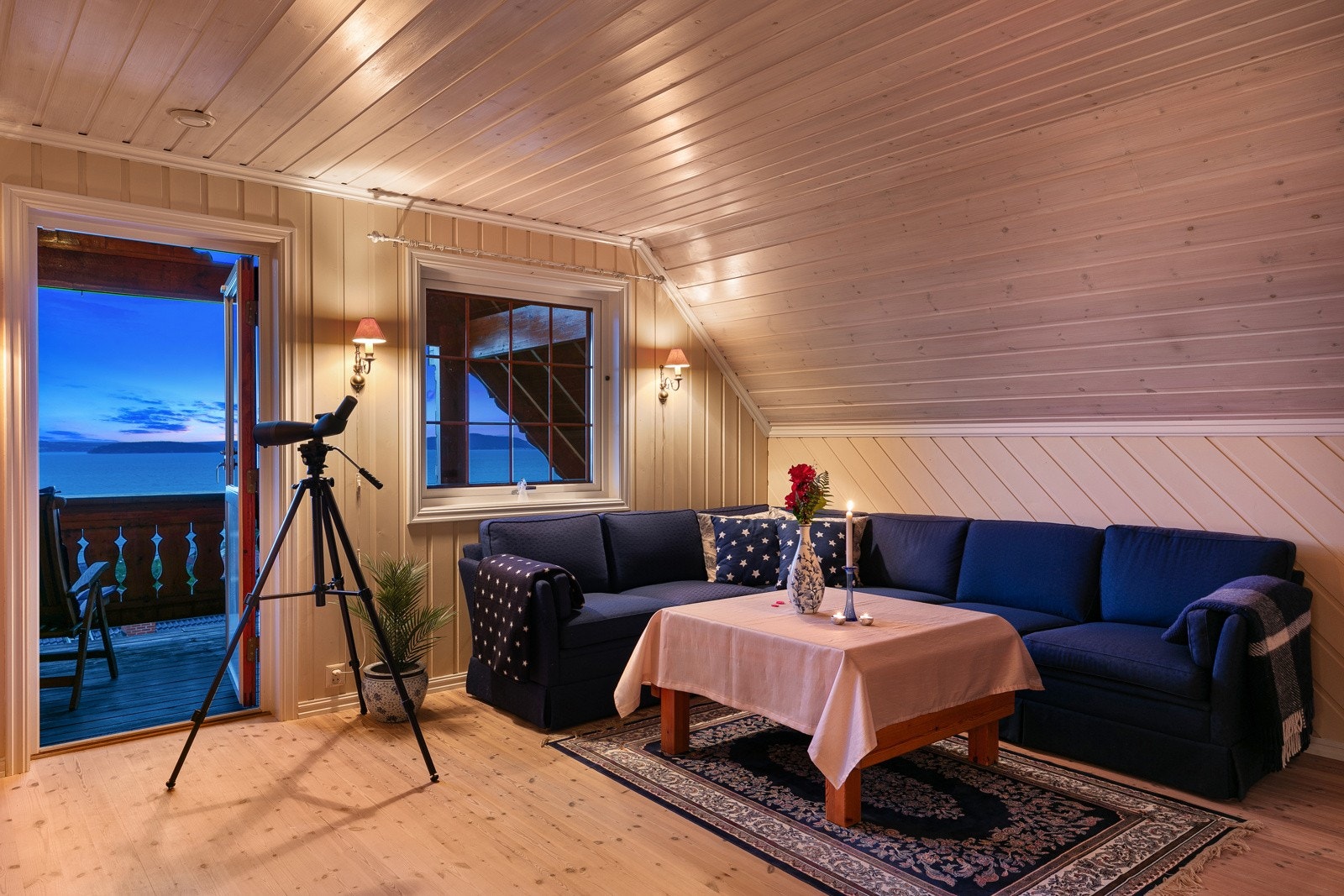 Helt spesielt å se utover sjøen og over til Son på kveldstid Galleribilde