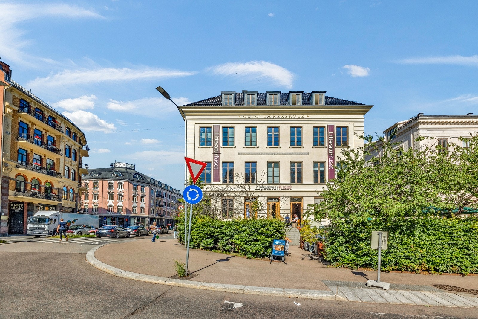 Det er gangavstand til vakre Frognerparken og Bislett stadion med innendørs løpebane. Galleribilde