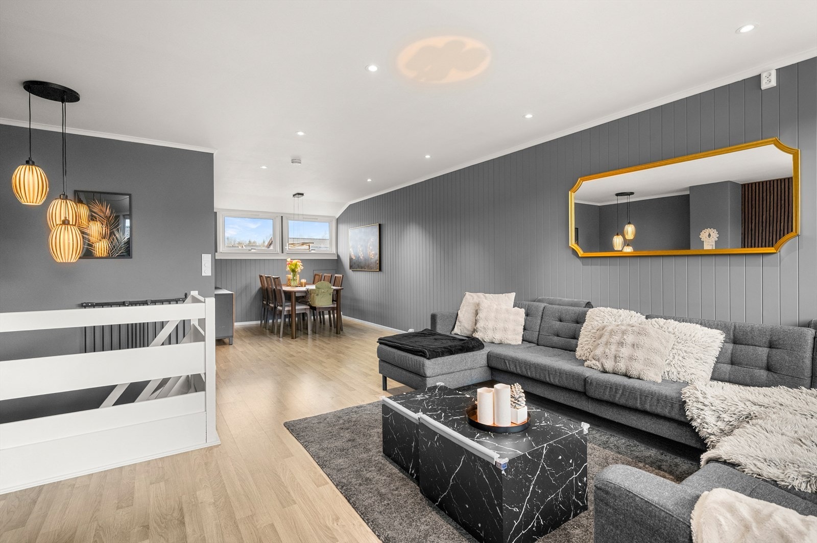 Her får du en romslig stueløsning på gode 32,8 m². Galleribilde