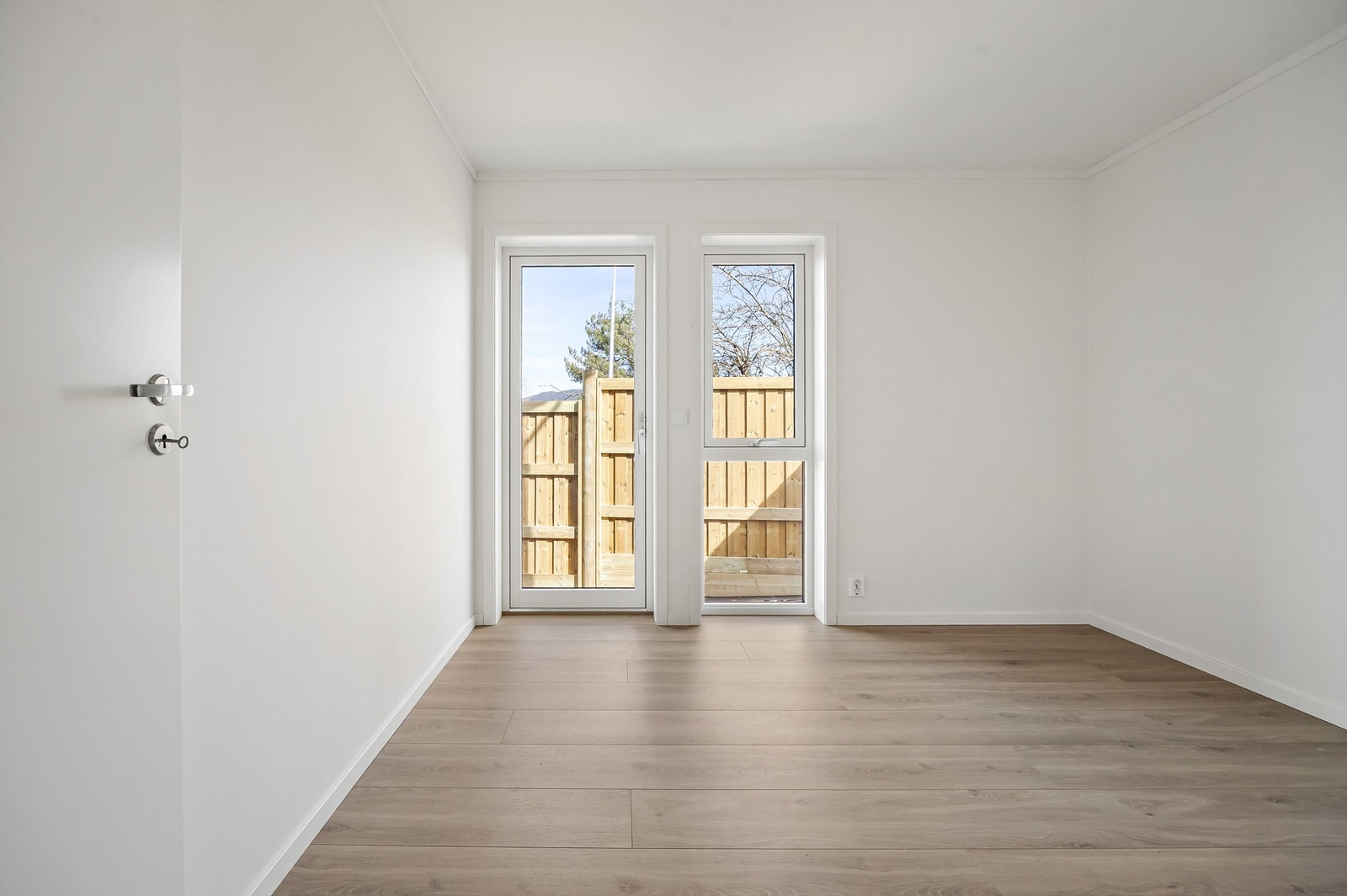 Fra hovedsoverommet er det utgang til terreng. Galleribilde