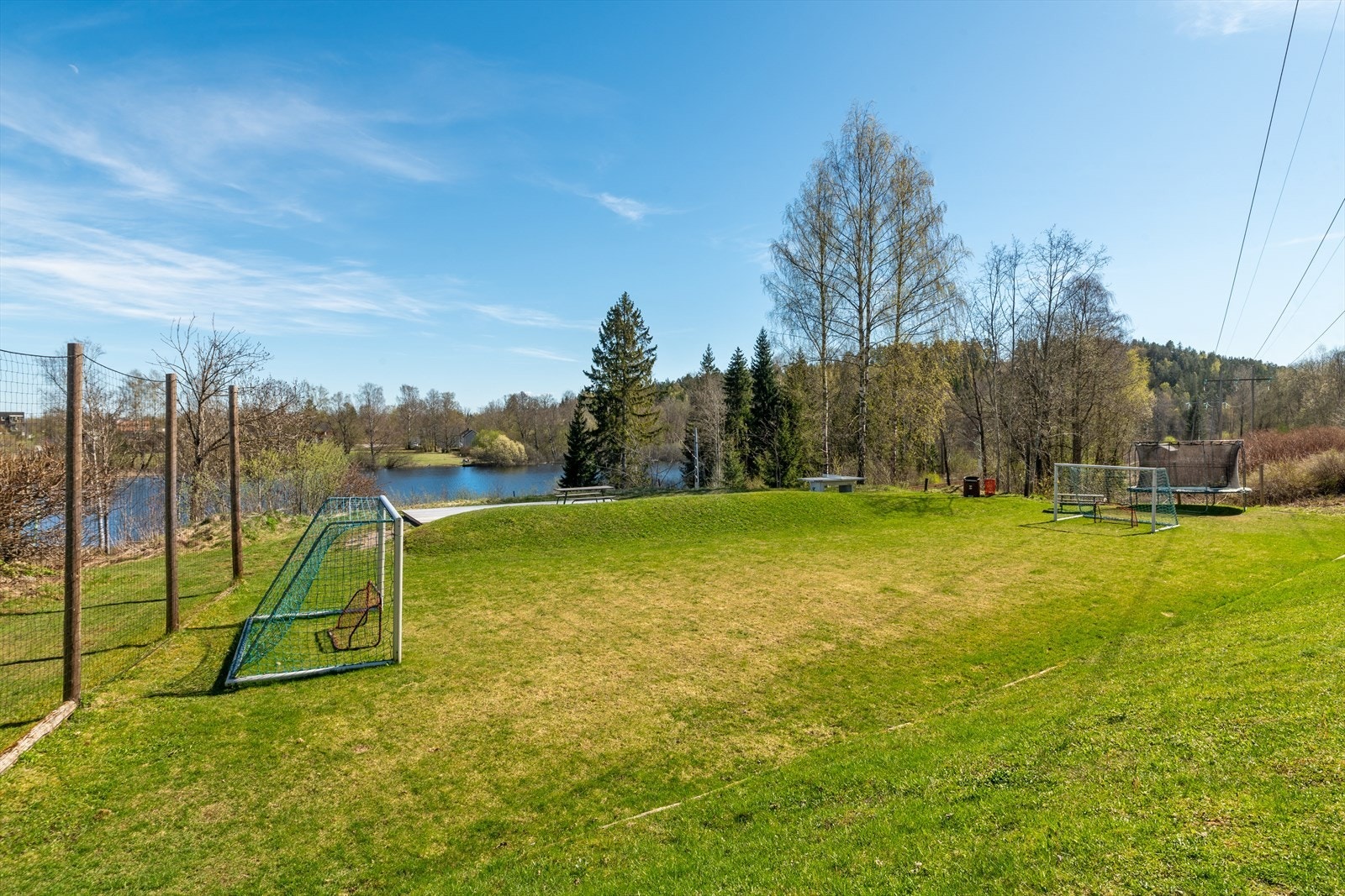 Med kort gangavstand til Bondivann stasjon og nærhet til Risenga idrettspark, er det rike muligheter for både pendling og friluftsliv. Galleribilde