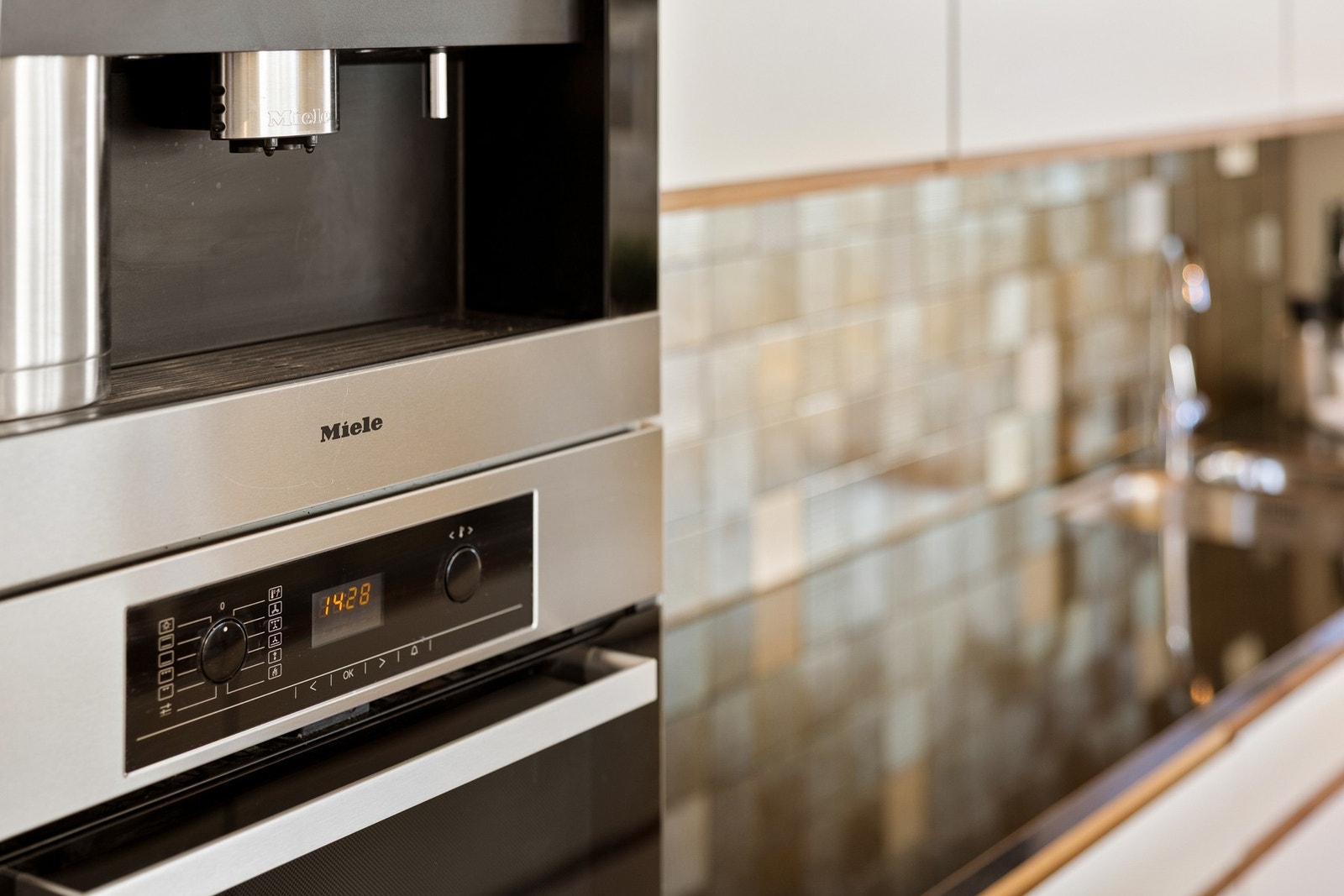 Integrerte hvitevarer fra Miele: Stekeovn, kaffemaskin og oppvaskmaskin Galleribilde