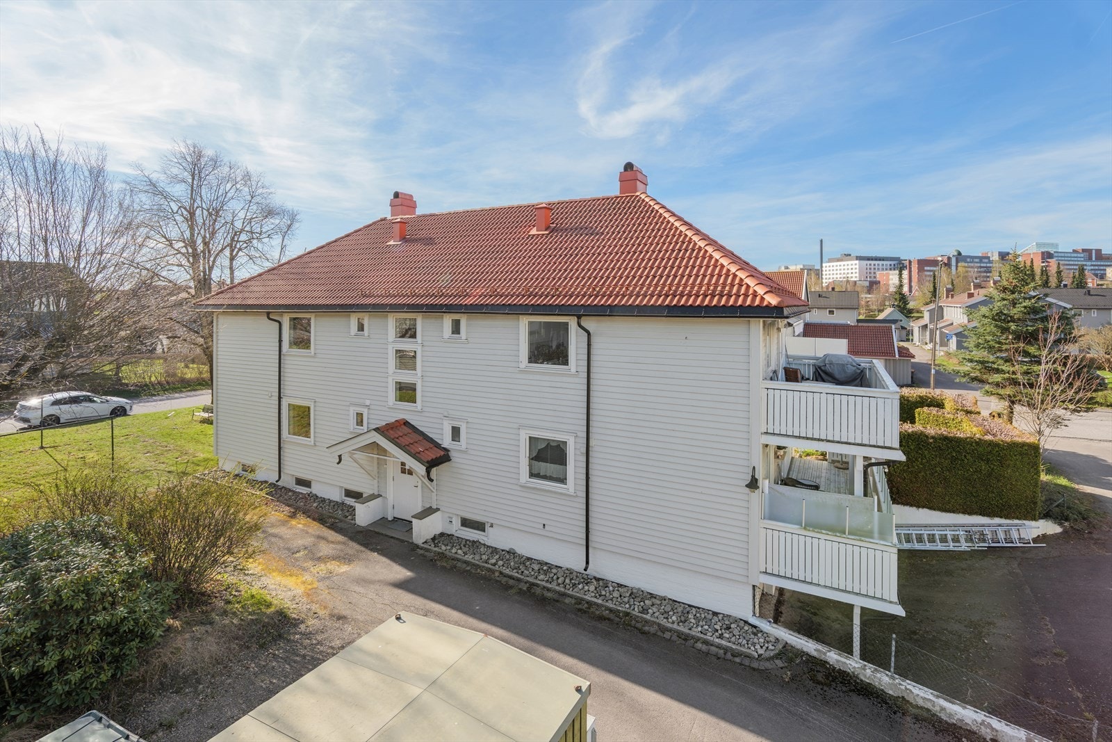 Fra boligen er det 5 minutters gange til butikk, treningssenter, skole, barnehage, idrettsanlegg og sykehuset i Tønsberg Galleribilde