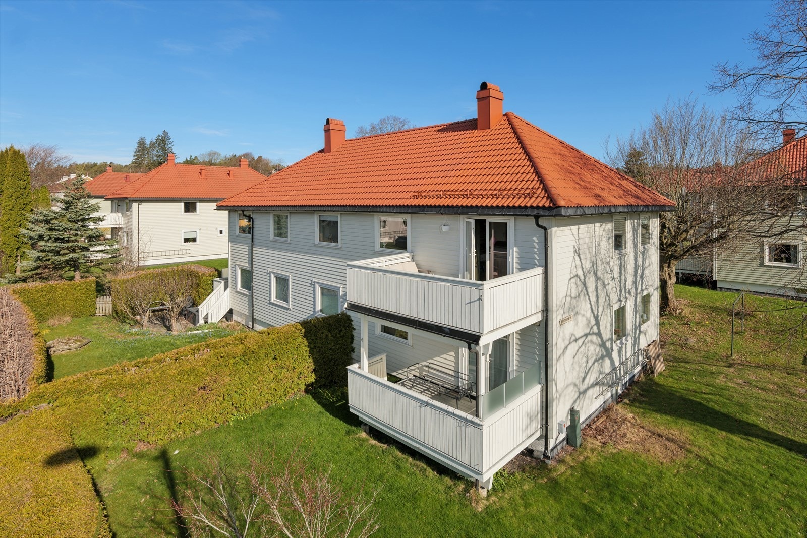 Leiligheten ligger i andre etasje i et etablert boligområde på attarktive Solvang i Tønsberg, her har du gangavstand til alt du måtte trenge Galleribilde