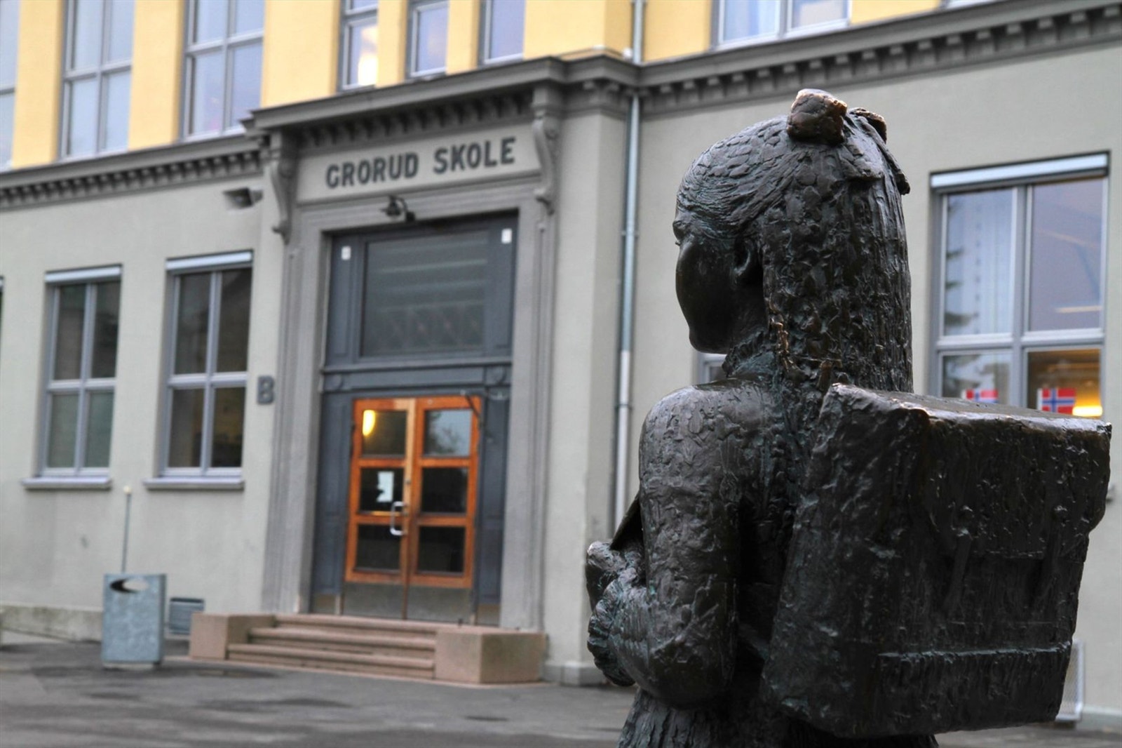 Boligen sogner til Grorud skole (bilde fra kommunens hjemmeside) Galleribilde