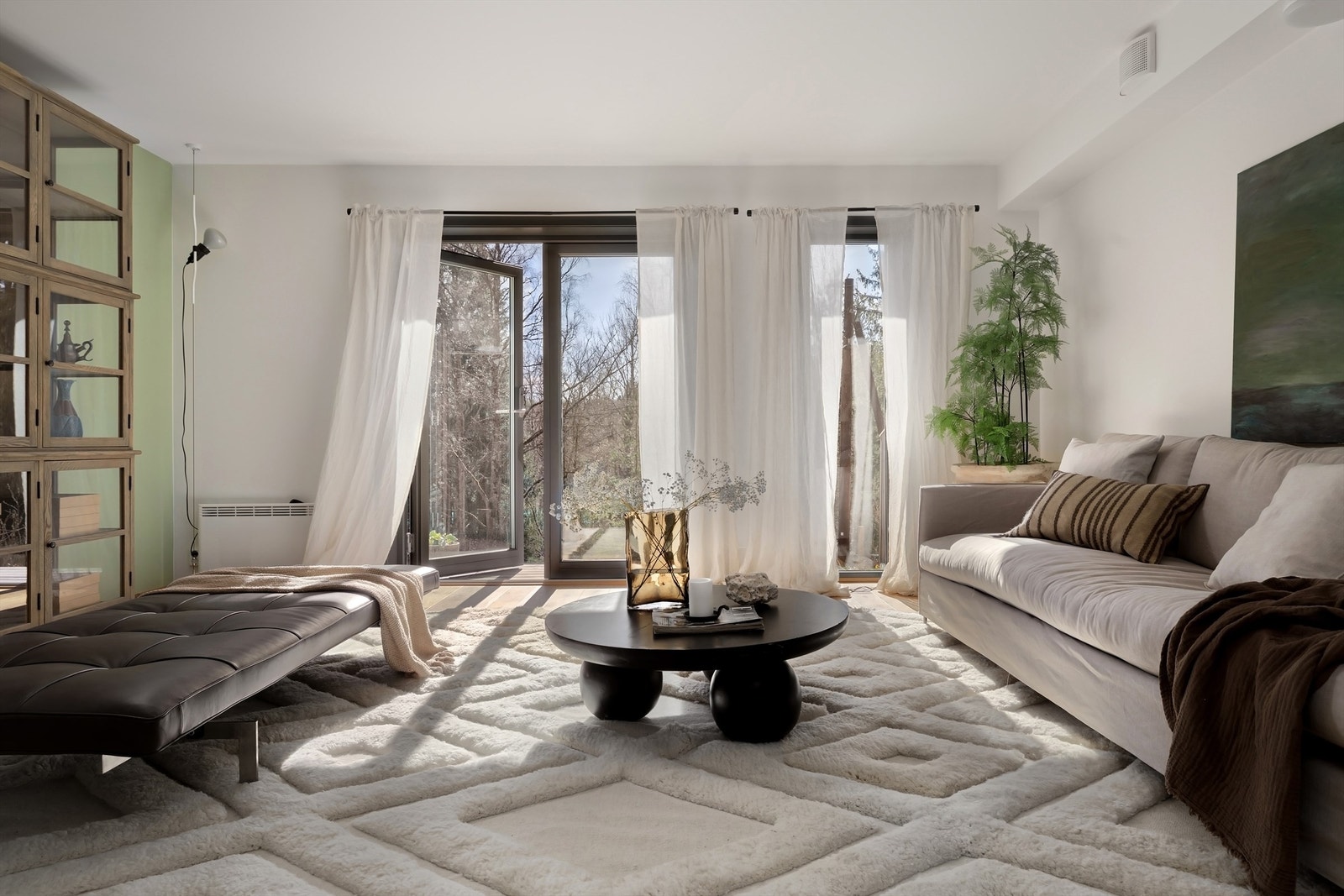 Her er det god plass til sofa og tv-seksjon om man ønsker en ekstra tv-stue. Perfekt for storfamilien med ungdommer i hus som trenger to stuer! Galleribilde