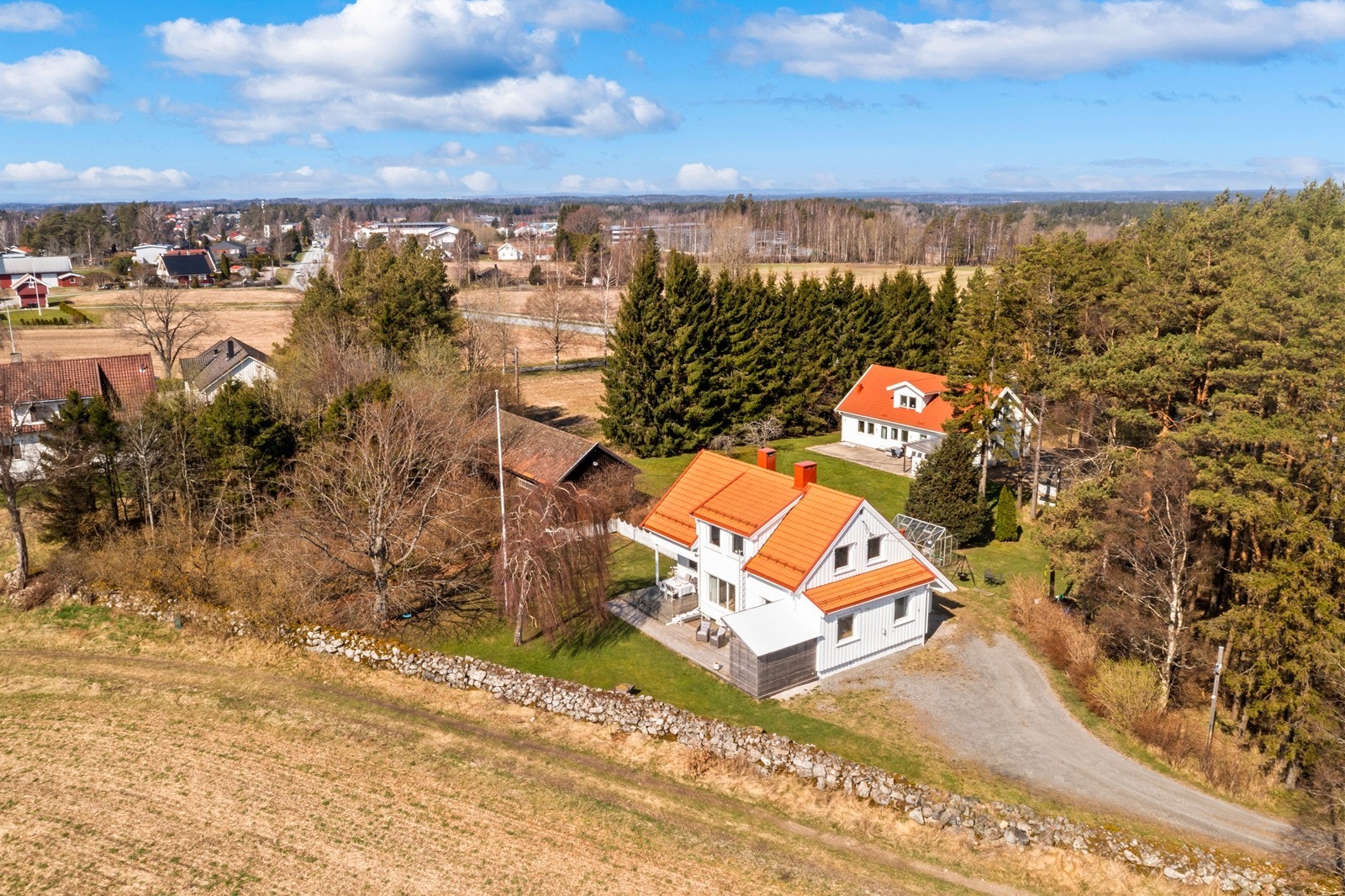 Eiendommen sett fra luften. Galleribilde