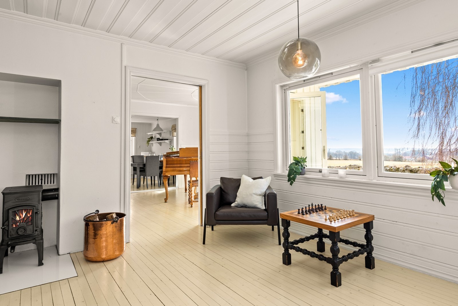 ar en vedovn som gir effektiv og behagelig oppvarming. Galleribilde