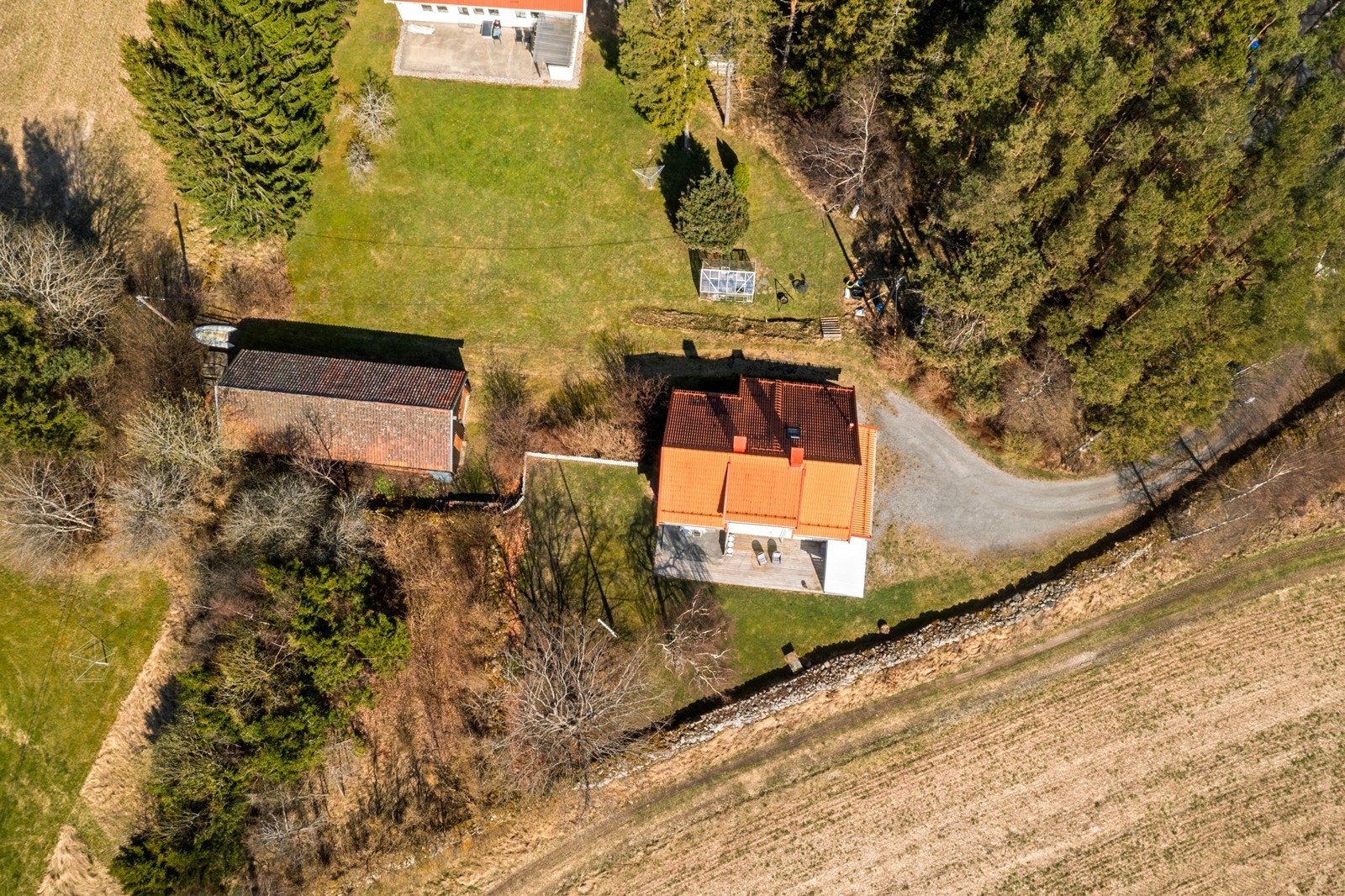 Luftfoto som viser eiendommens plassering. Galleribilde