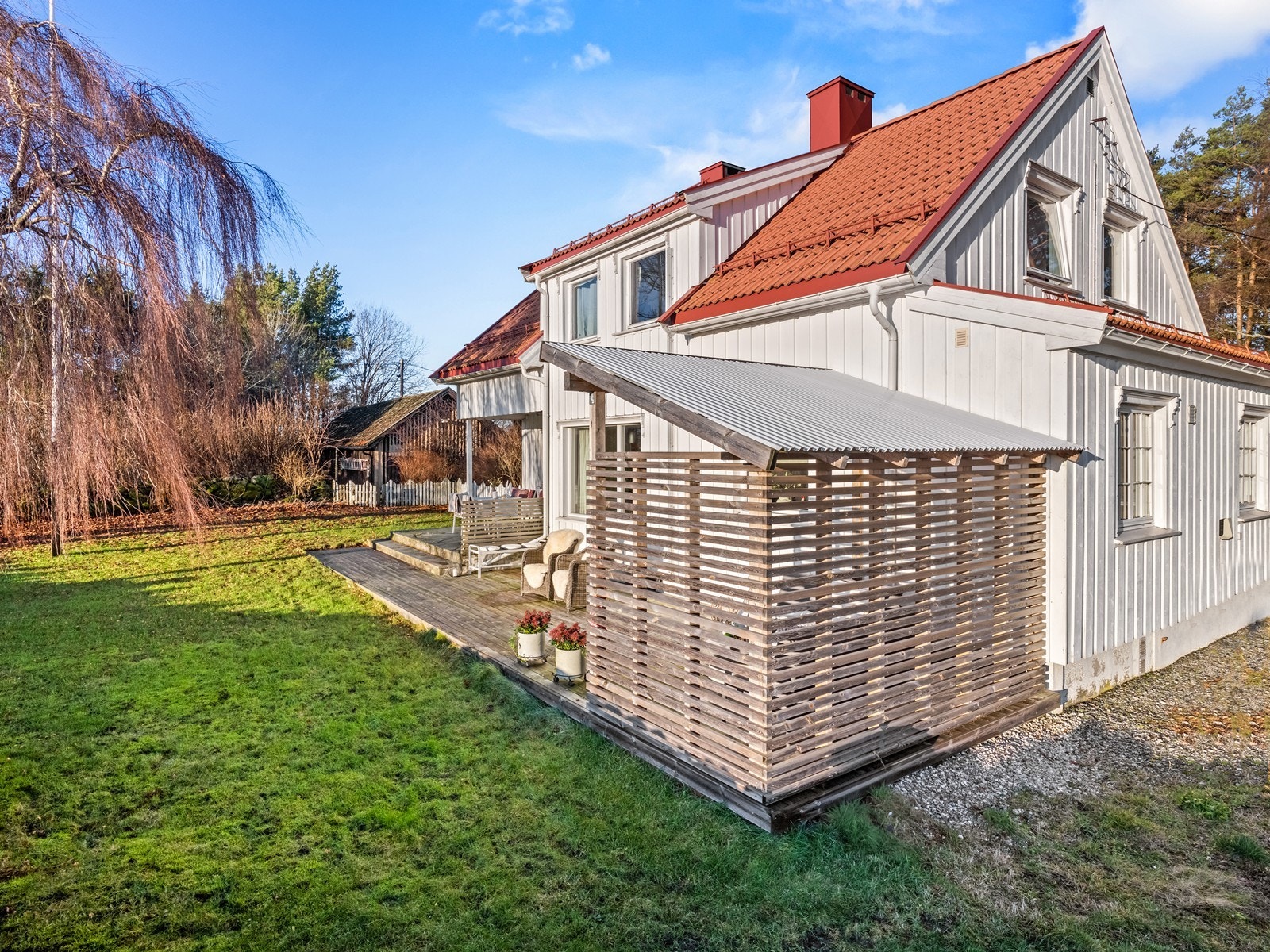 Taket ble lagt med ny betongtakstein i 2015. Galleribilde