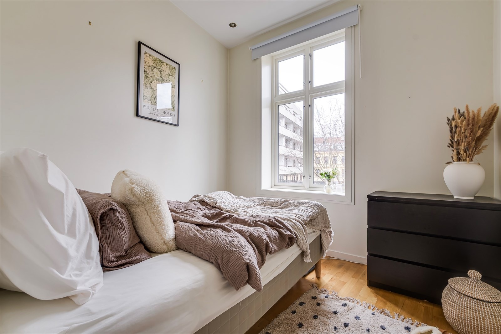 Det andre soverommet er også godt, og vender ut mot rolig bakgård Galleribilde