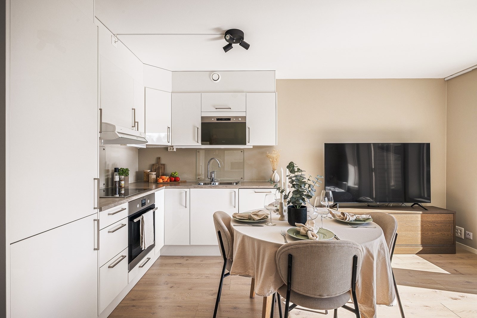 - Leiligheten har balansert ventilasjon som sørger for bedre luftkvalitet, innemiljø og energieffektivitet - Galleribilde
