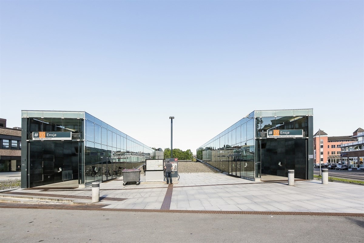 Kort vei til t-bane og buss Galleribilde