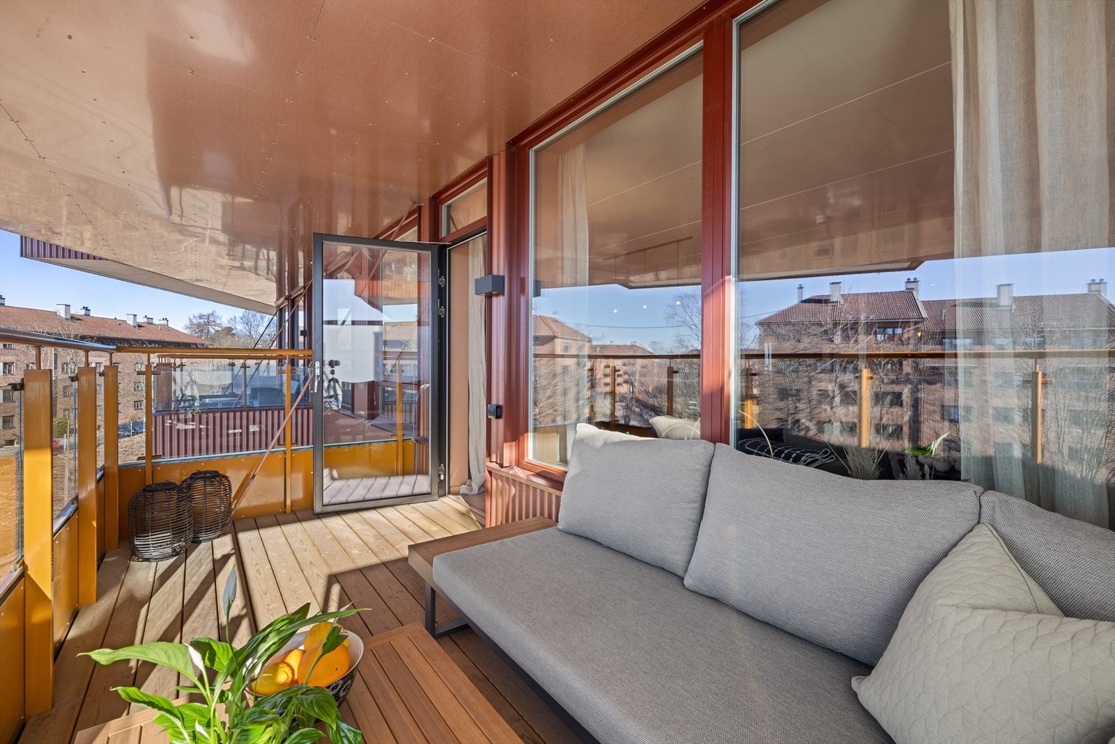 Fra stuen er det utgang til en sydvestvendt balkong på ca. 9 kvm Galleribilde