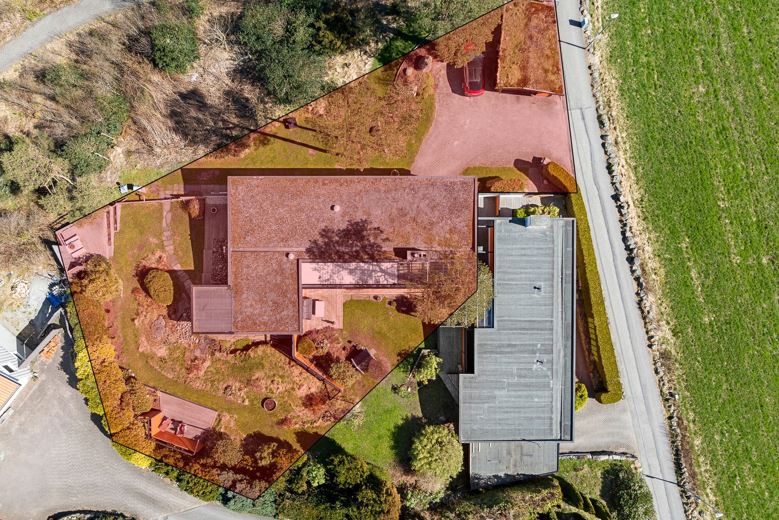 Ny eier av Ullandhaugveien 127A vil gis forkjøpsrett til 127B, konferer megler ved spørsmål. Galleribilde