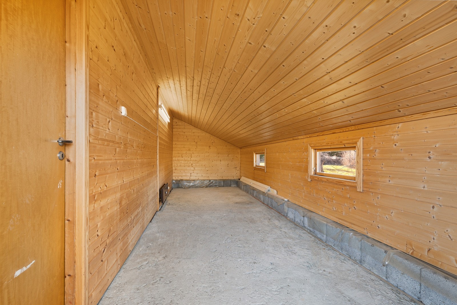 Bod i bakkant av garasjene. Galleribilde