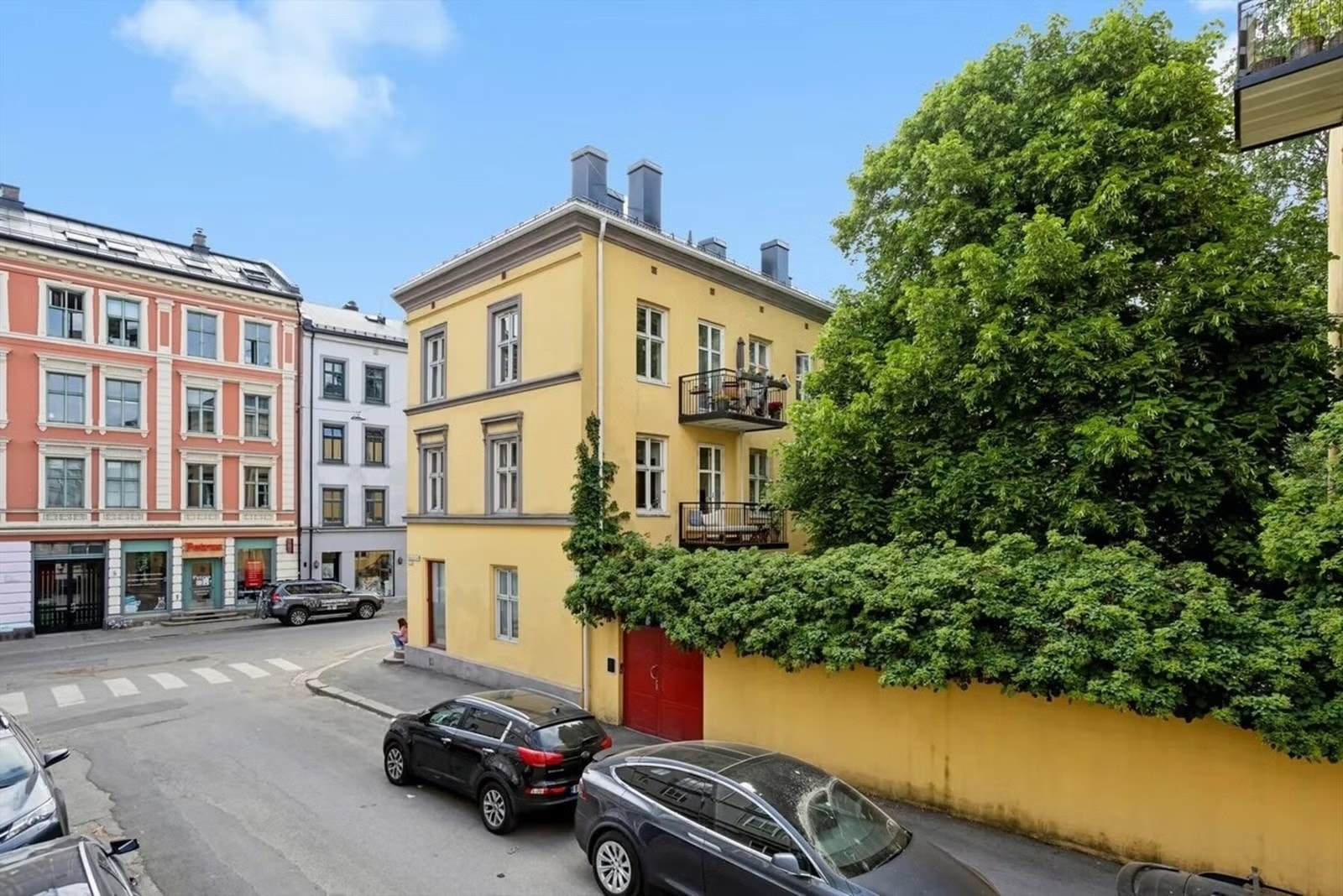 Fasade på sommerstid. Galleribilde