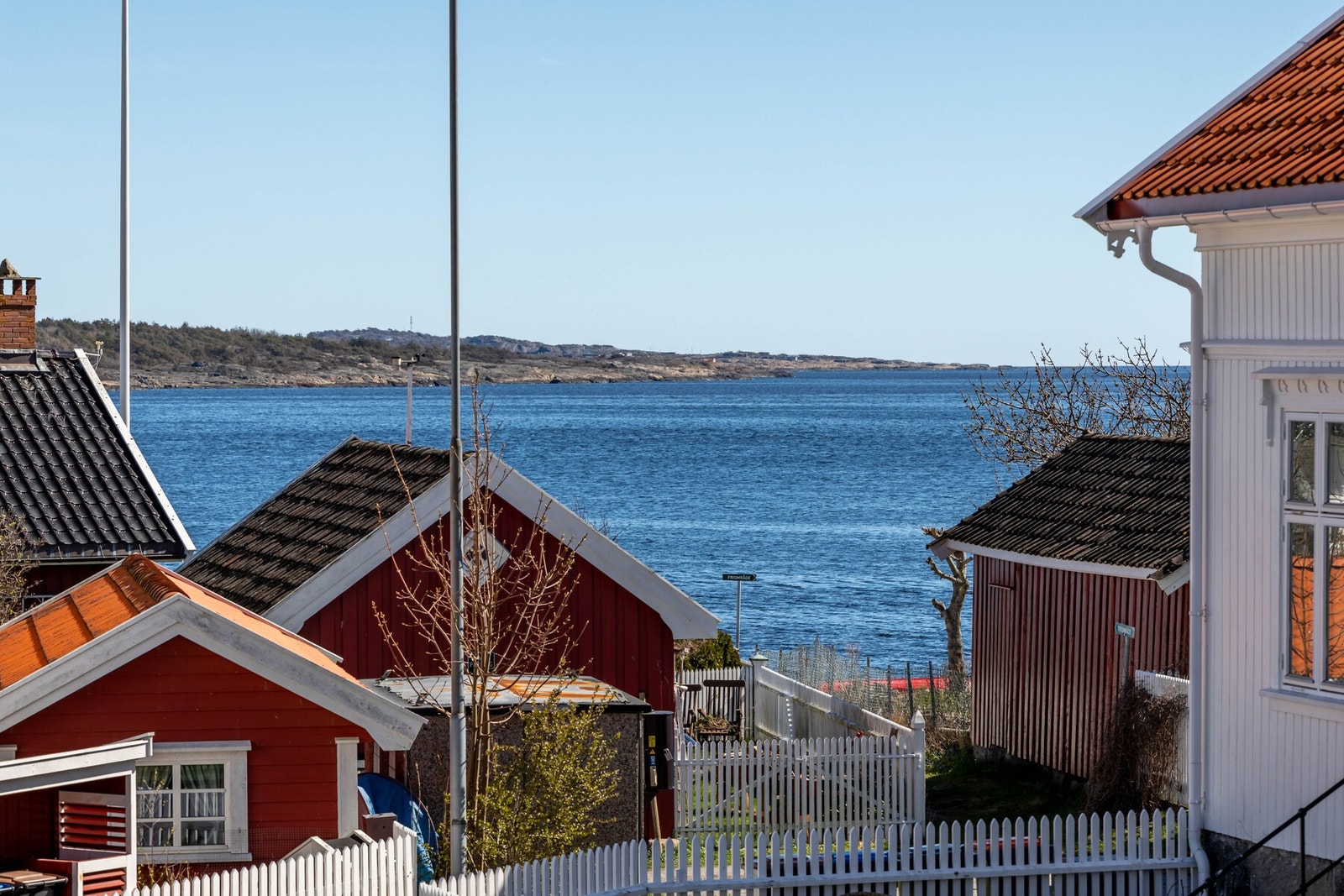 Sjøgløtt fra terrassen Galleribilde