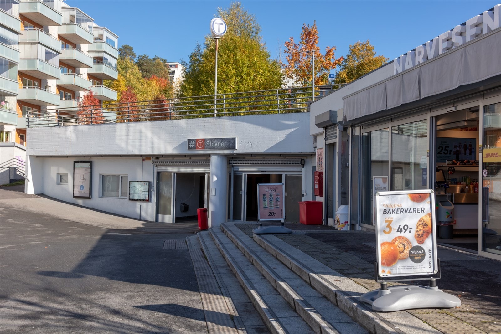 Stovner T-banestasjon med linje 4 og 5 gir enkel tilgang til sentrum. Galleribilde