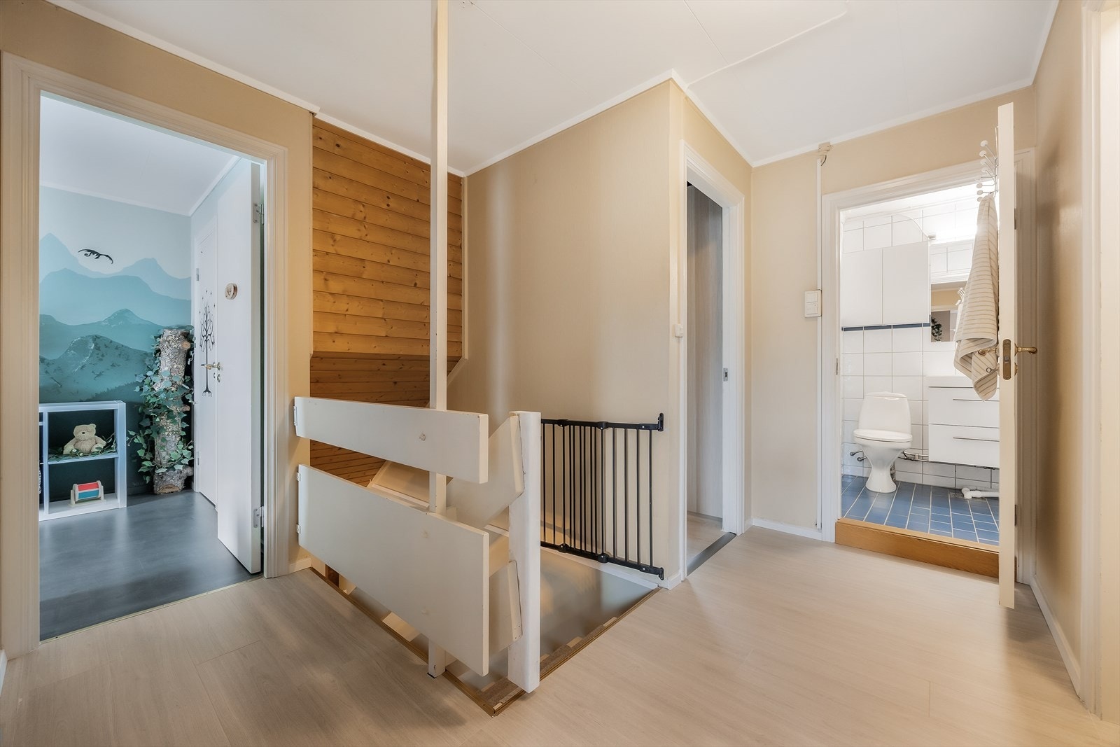 Fra gangen er det også tilgang til to innvendige boder for ekstra lagring. Galleribilde