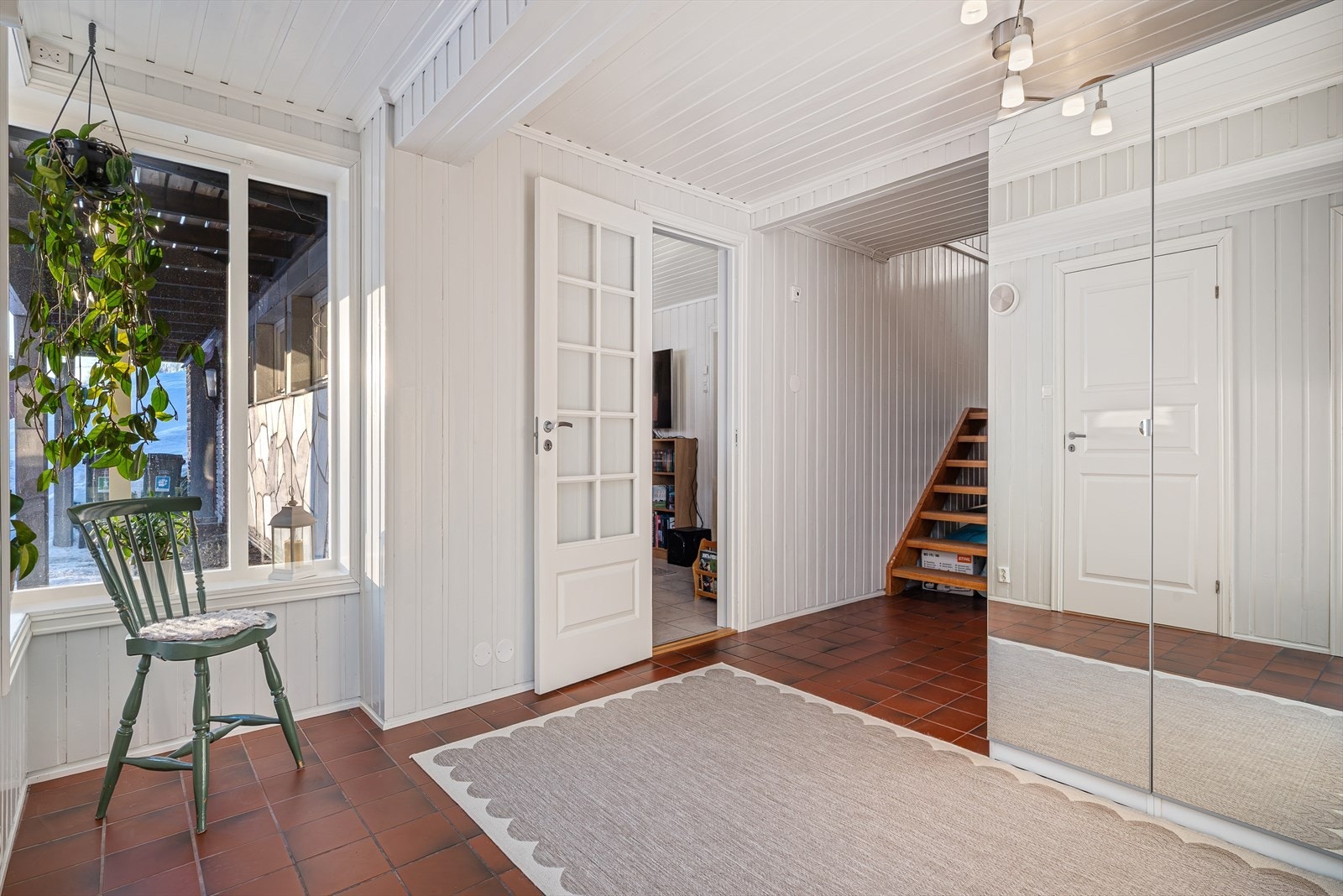Romslig hall Galleribilde