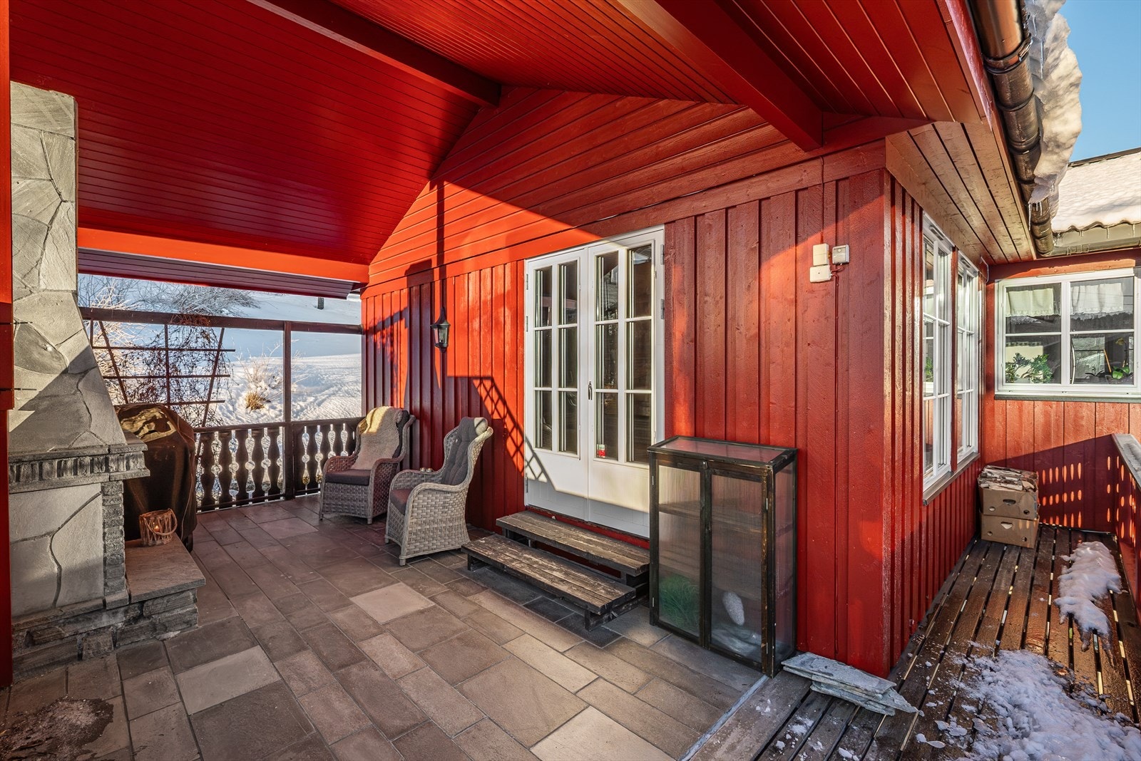 Terrasse med utepeis. Galleribilde