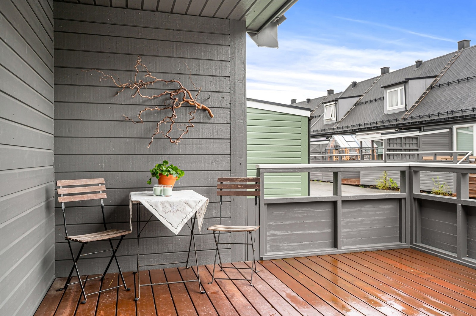 Det medfølger også en parkeringsplass i garasjen like ved. Galleribilde